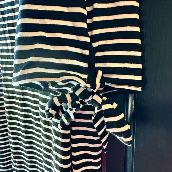 Size 22-24 BloomChic Black and White Striped Women's Top. NWT. - Picture 2 of 3